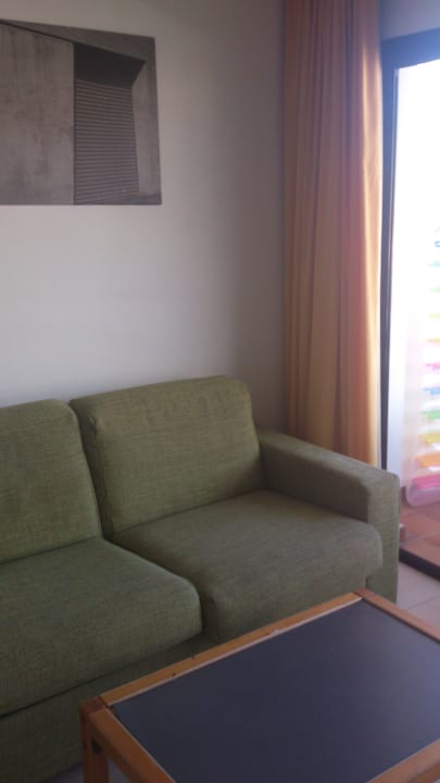 Сломанный диван Hotel Udalla Park