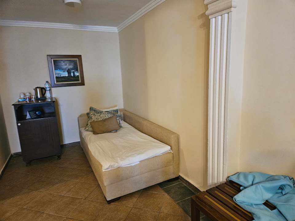 Zimmer Kamelya Aishen Club