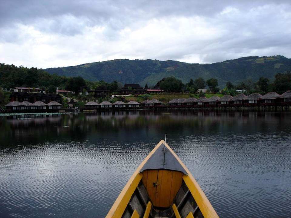 Blick auf die Hotelanlage vom See aus Hupin Inle Khaung Daing Village Resort