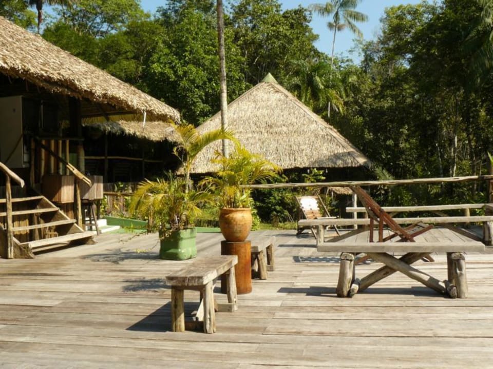 Außenanlage Amazon Village Lodge