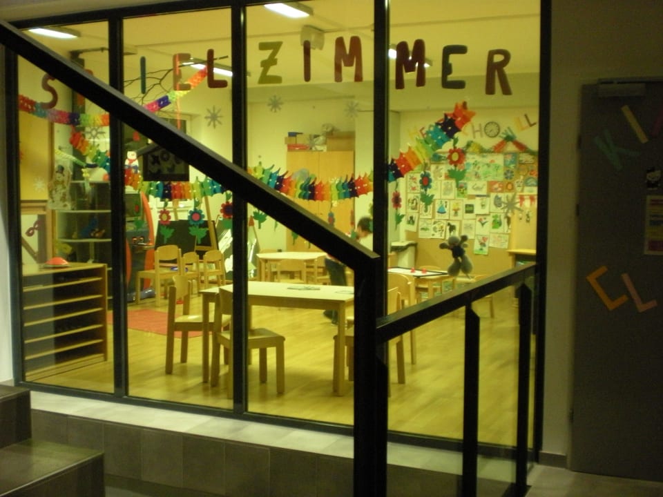 Spielzimmer für die Kinder All In Red Thermenhotel