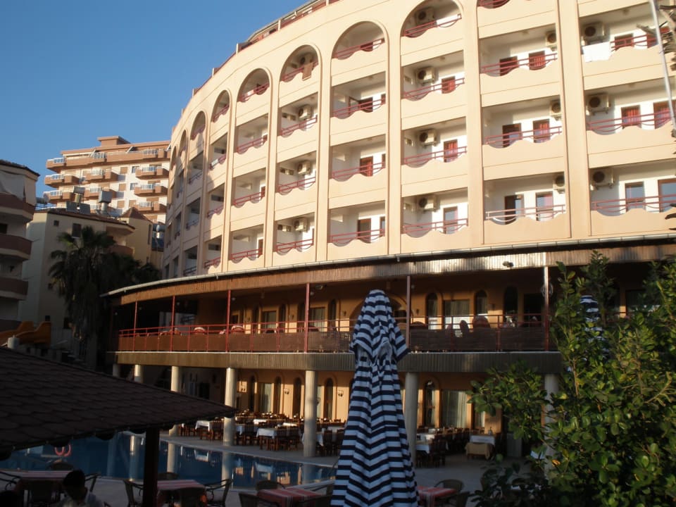 Die Hotelanlage vom Pool aus Doris Aytur Hotel
