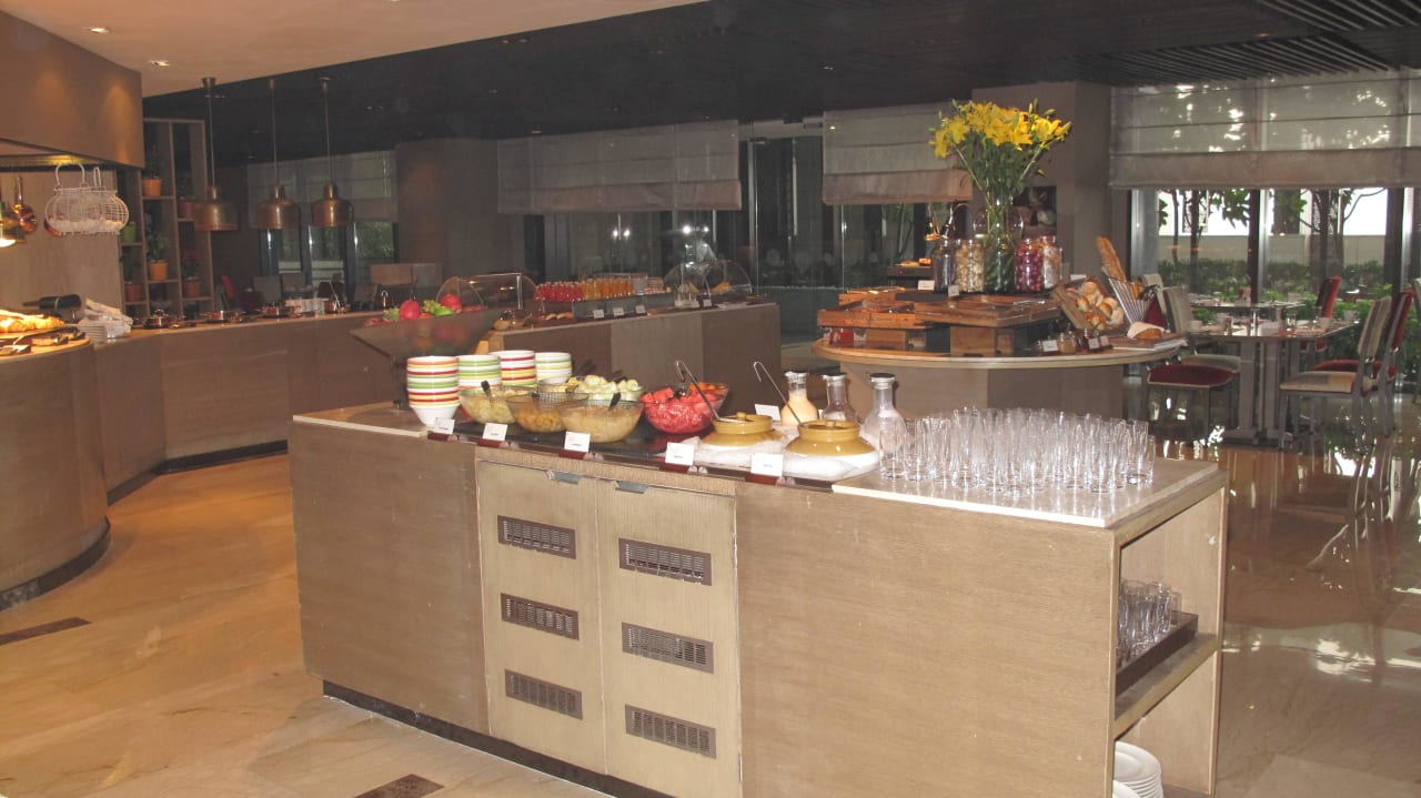 Frühstücksraum The Leela Ambience Convention Hotel Delhi