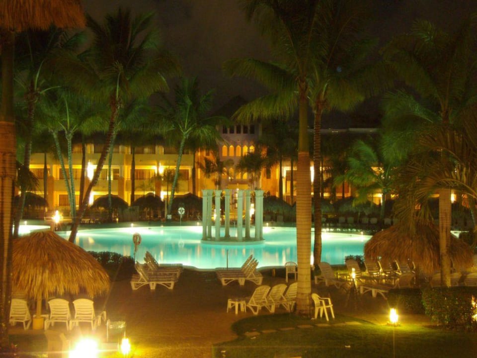 Pool bei Nacht Iberostar Waves Costa Dorada