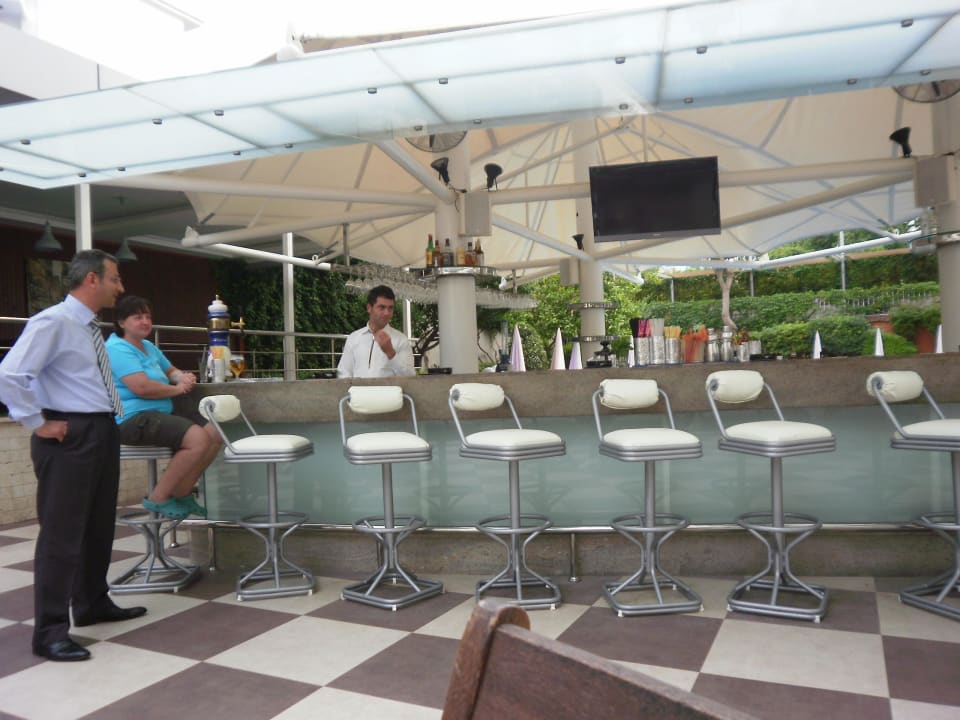 Die Poolbar mit Chef Hotel Grand Okan