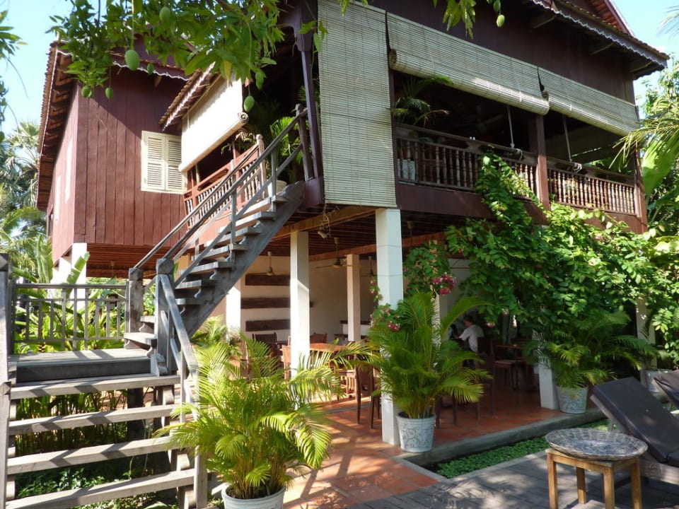 Hauptgebäude der Anlage Hotel Sambor Village