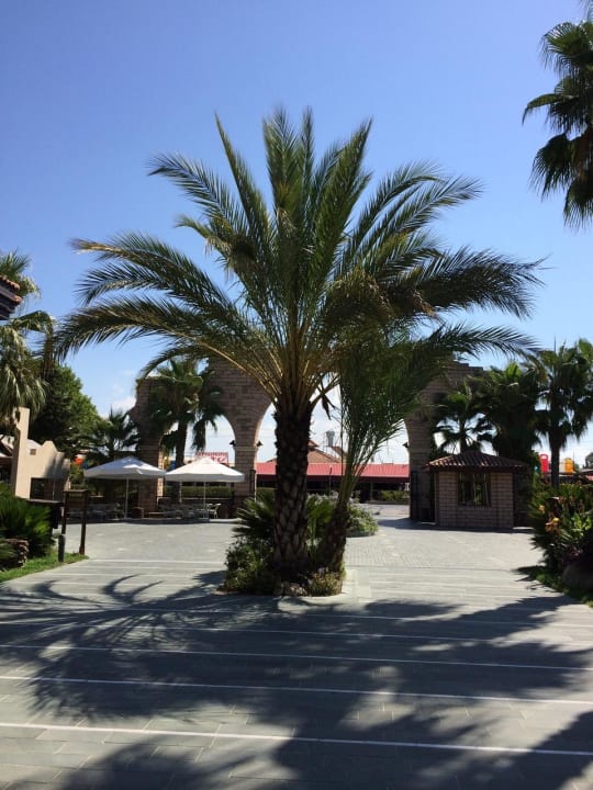 Hotel Eingang - gegenüber einkaufen Club Grand Side