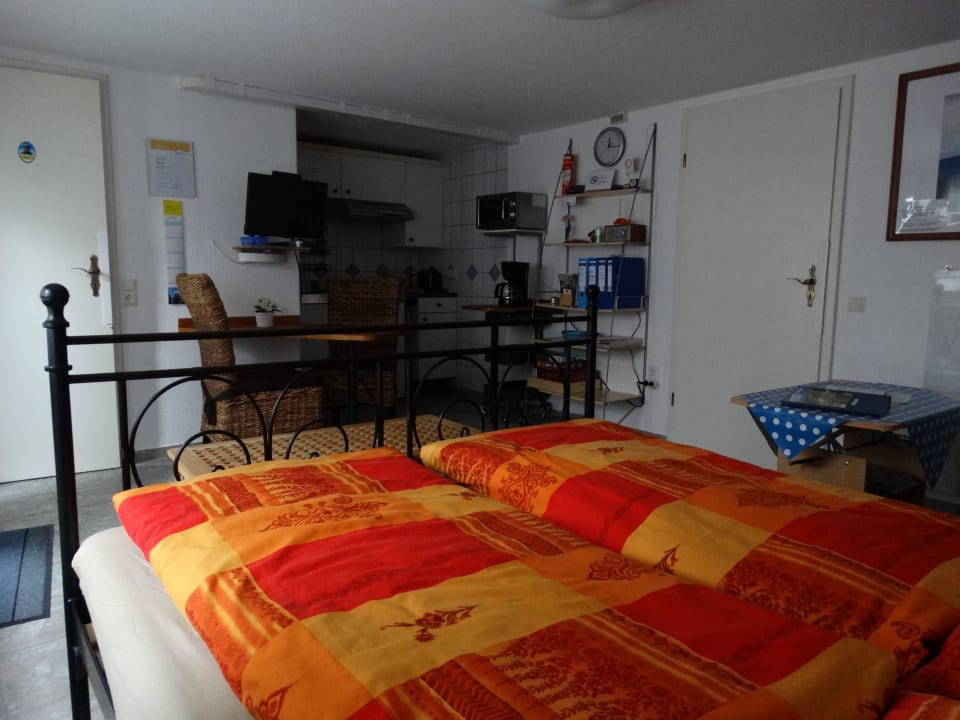 Blick ins Zimmer der Fewo Glück Auf Walnuss Hütte & Ferienwohnung Glück Auf