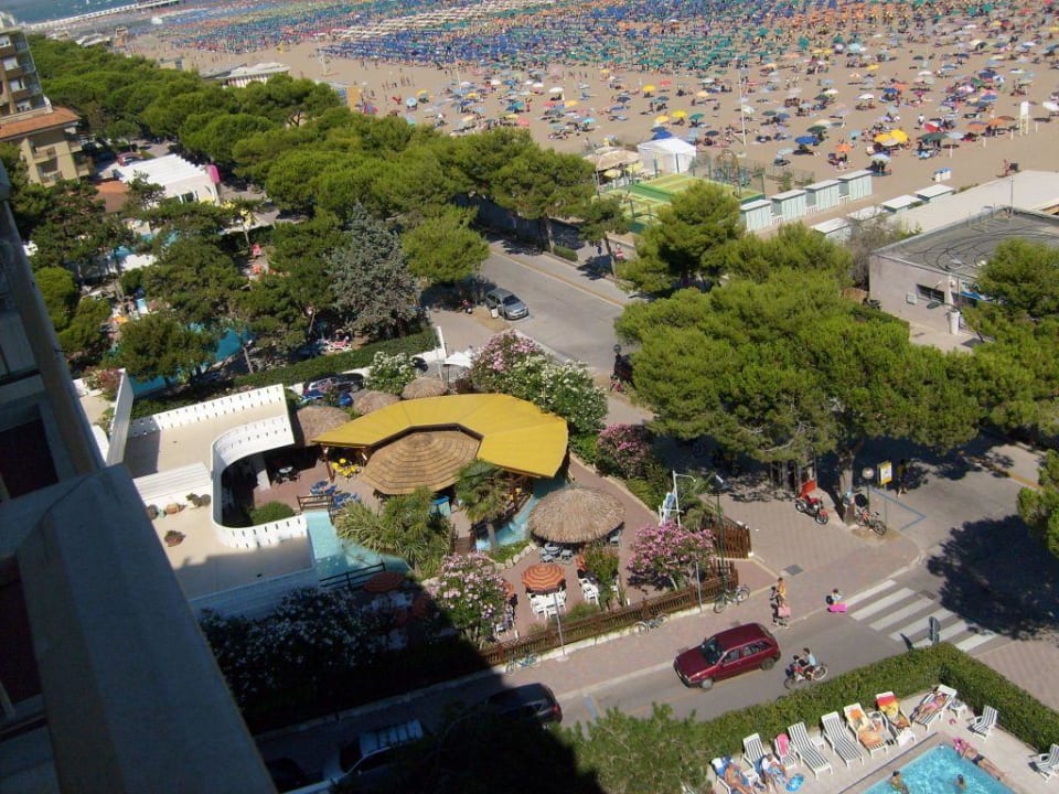 Ausblick aus dem 8. Stock International Beach Hotel