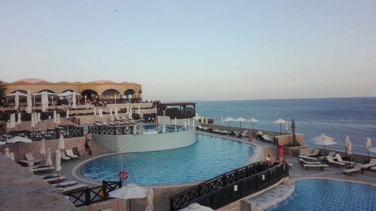 Pool und Restaurant Hotel Kalithea Horizon Royal
