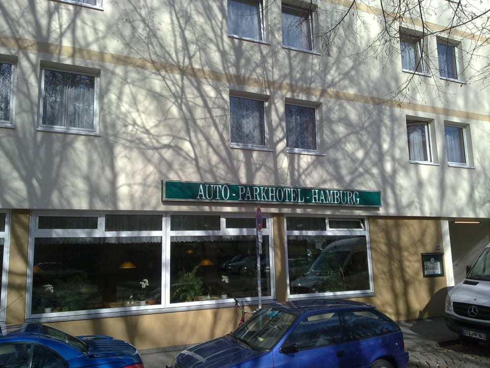 Hotelansicht - Straßenseite Auto Parkhotel