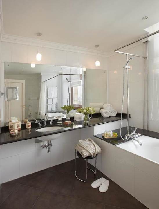Deluxe Room -  bathroom Radisson Collection Hotel Moscow