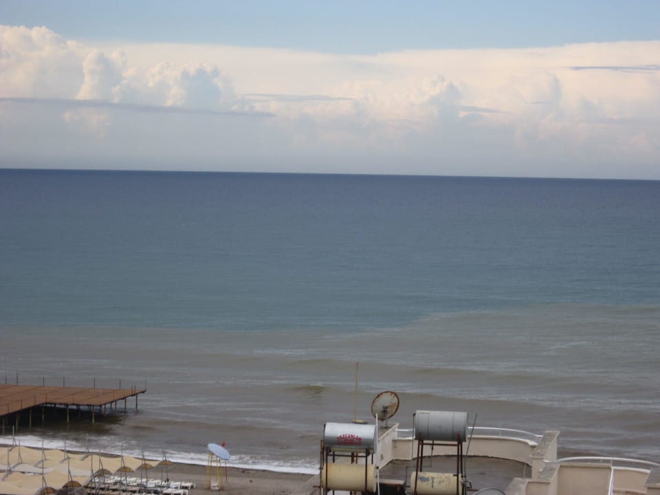 Meer nach starkem Gewitter Hotel Royal Garden Beach