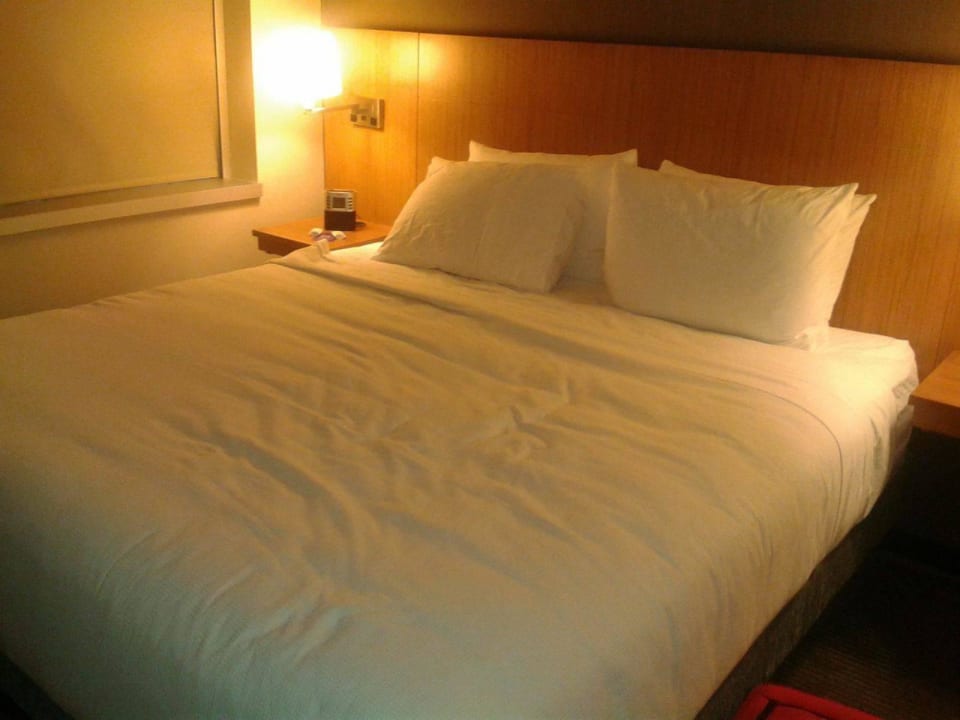 Nice King Size bed Hotel SpringHill Suites Chicago O'Hare by Marriott