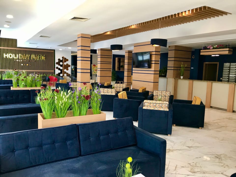 Lobby Hotel Holiday Park