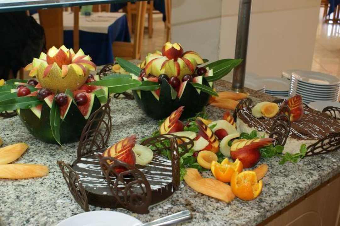 Piękna dekoracja z owoców Ruspina Beach Resort