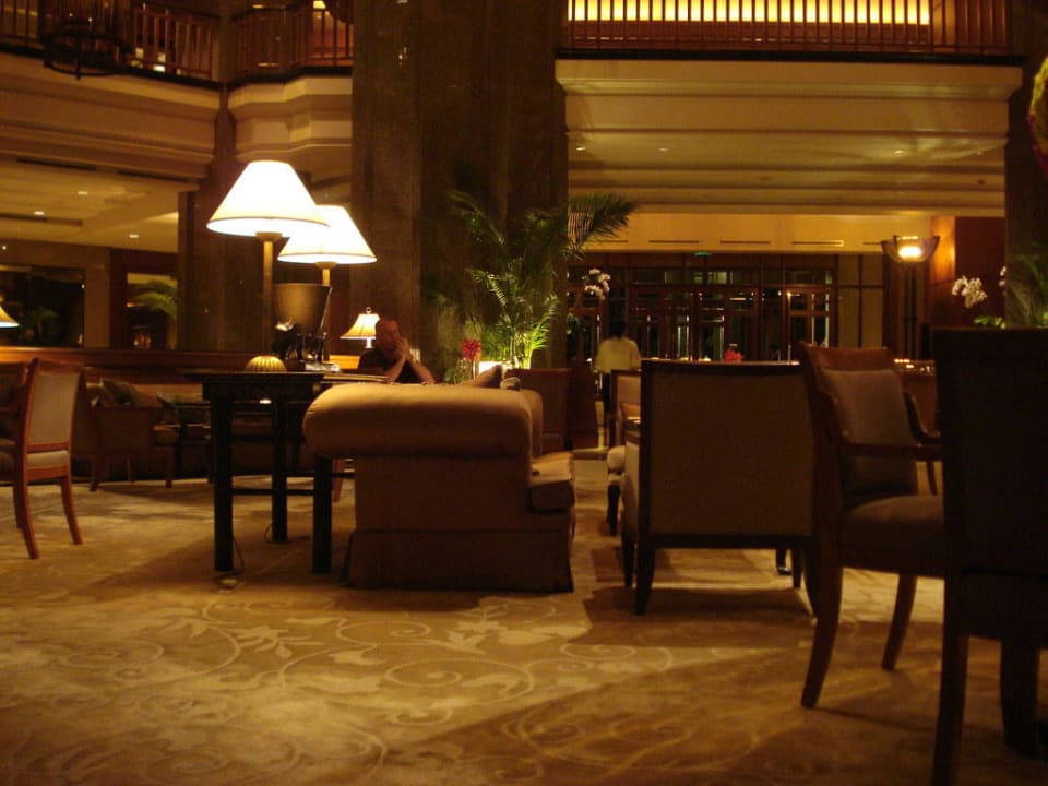 Lobby am Abend Hotel The Peninsula Bangkok