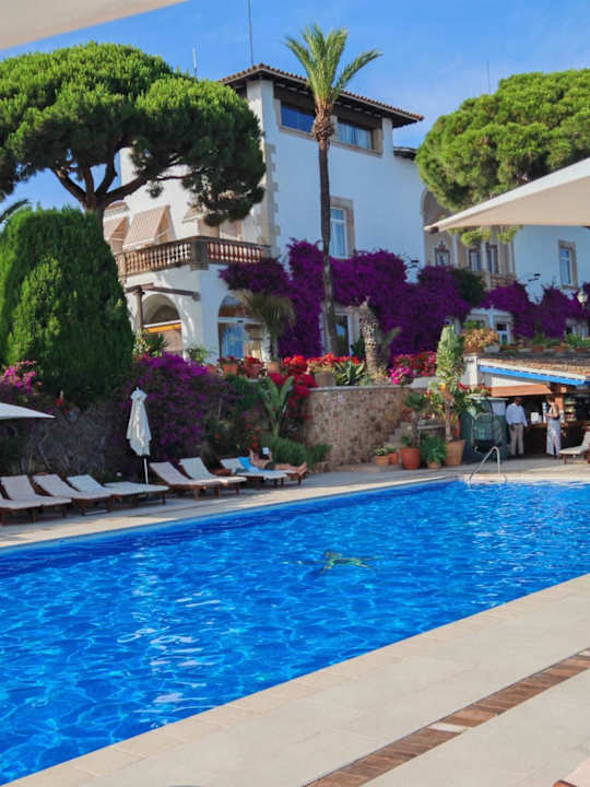 Pool Hotel Roger de Flor Seleqtta