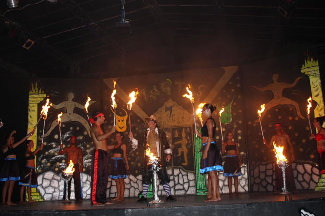 Show Club Turtas Beach Hotel