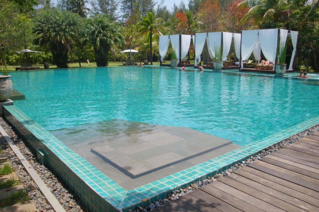 Huge swimming pool The Sarojin