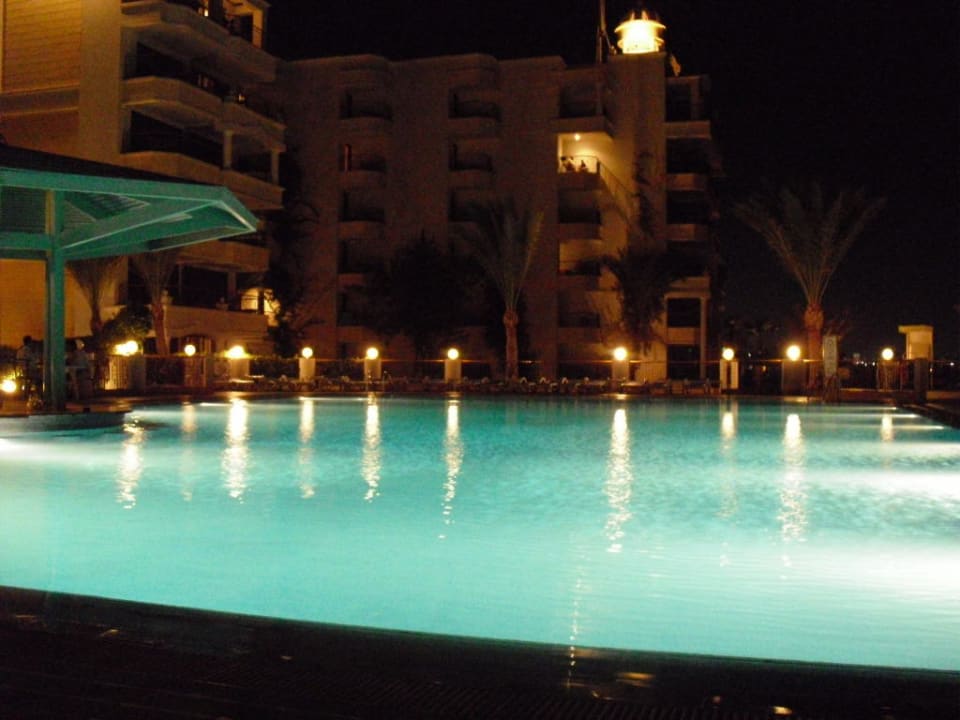Pool am Abend SUNRISE Holidays Resort (Adults Only)