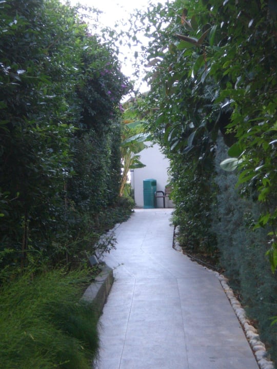 Strasse hinten Garten Port Side Resort Hotel