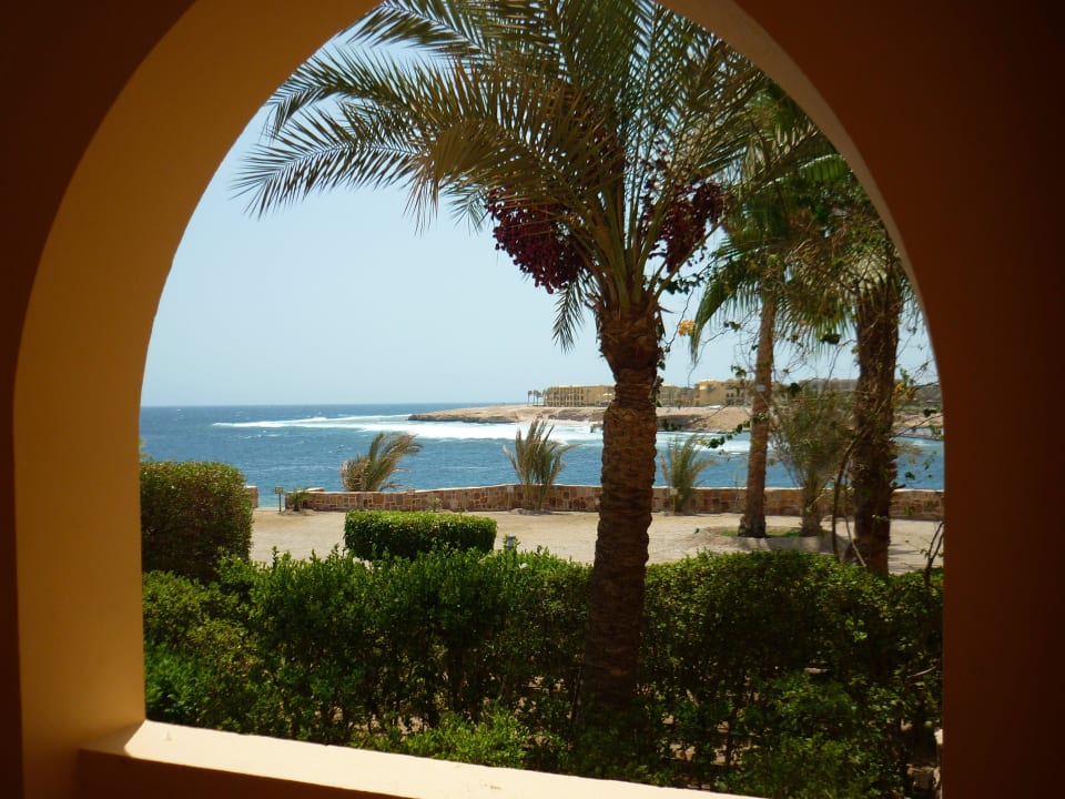 Blick zum Strand Steigenberger Coraya Beach - Adults only