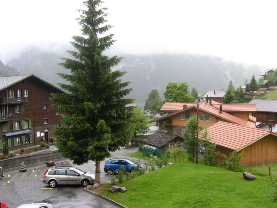 Eiger Nordwand in Wolken Hotel Lauberhorn