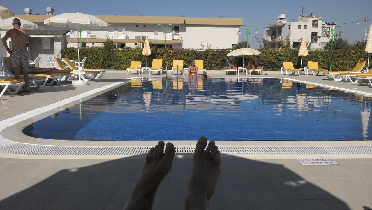 Der Pool, man muss nichts reservieren Opia Hotel