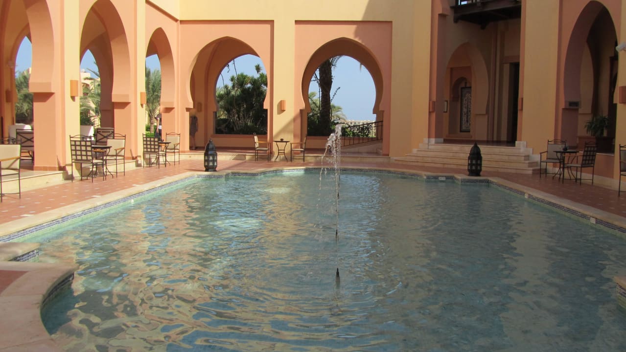 Aussenbereich der Lobby Steigenberger Coraya Beach - Adults only