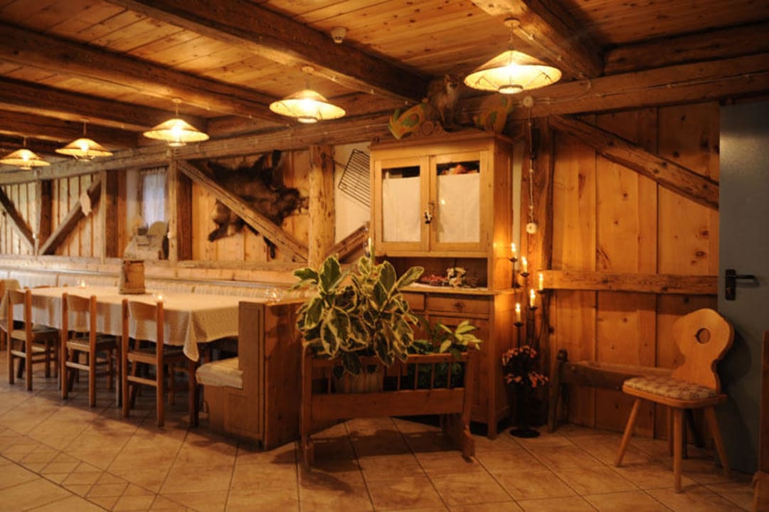 Taverna Chalet Piereni Hotel Chalet Pieren und Sports & Dolomiten