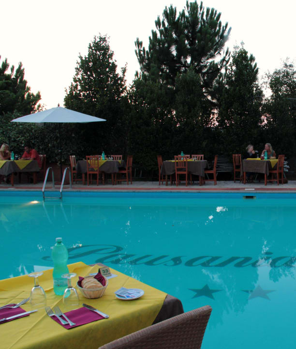 Pool Party Hotel Pausania Inn
