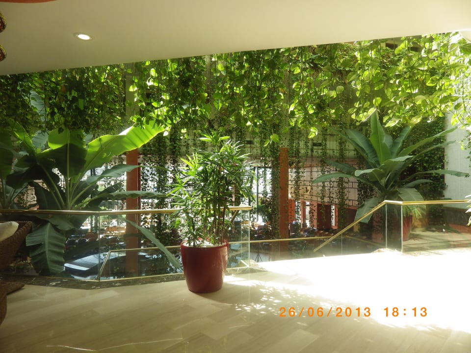 Treppe runter zum Speisesaal Alexandre Hotel Gala