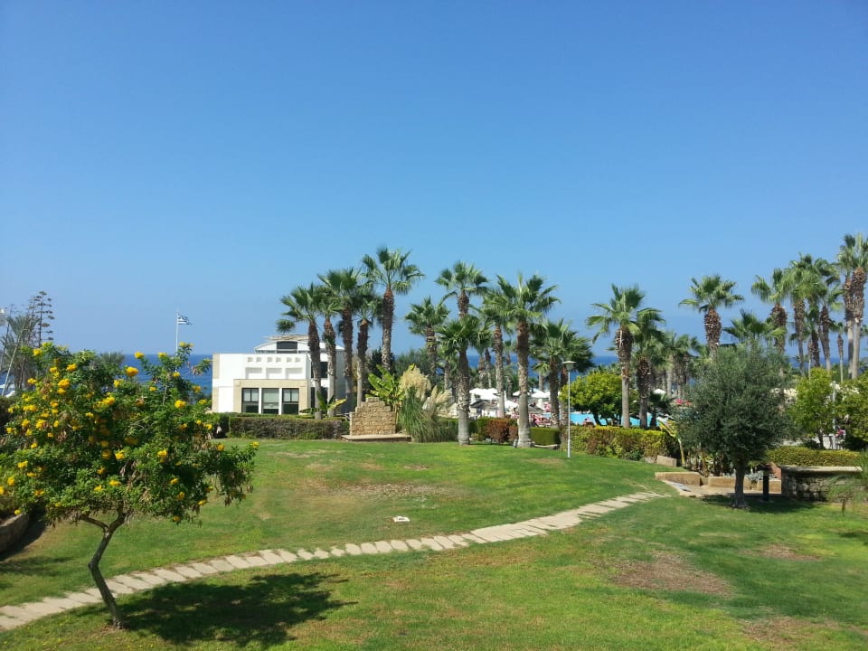 Museum on the horizont  St. George Beach Hotel & Spa Resort