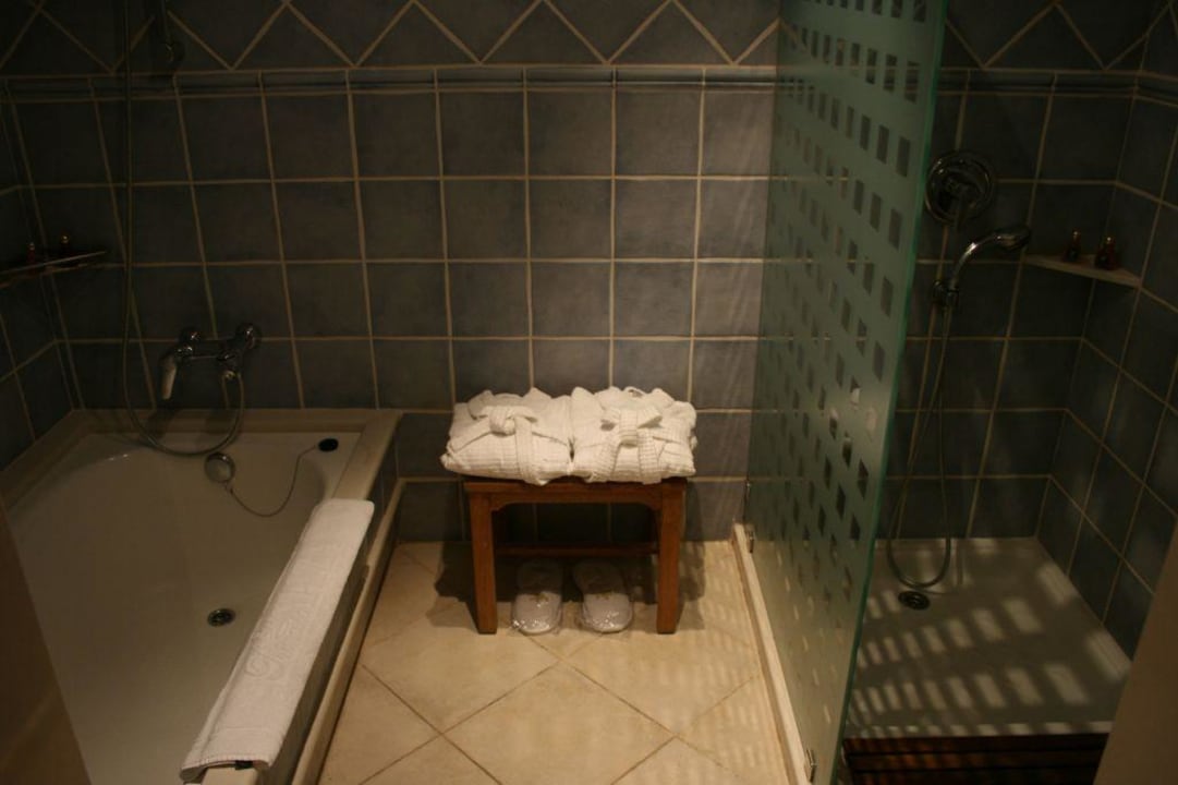 Dusche & Wanne dicht beisammen Princesa Yaiza Suite Hotel Resort