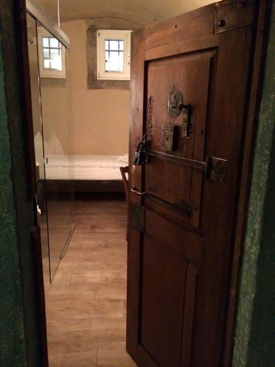 Eingang zum Zimmer Hotel Fronfeste