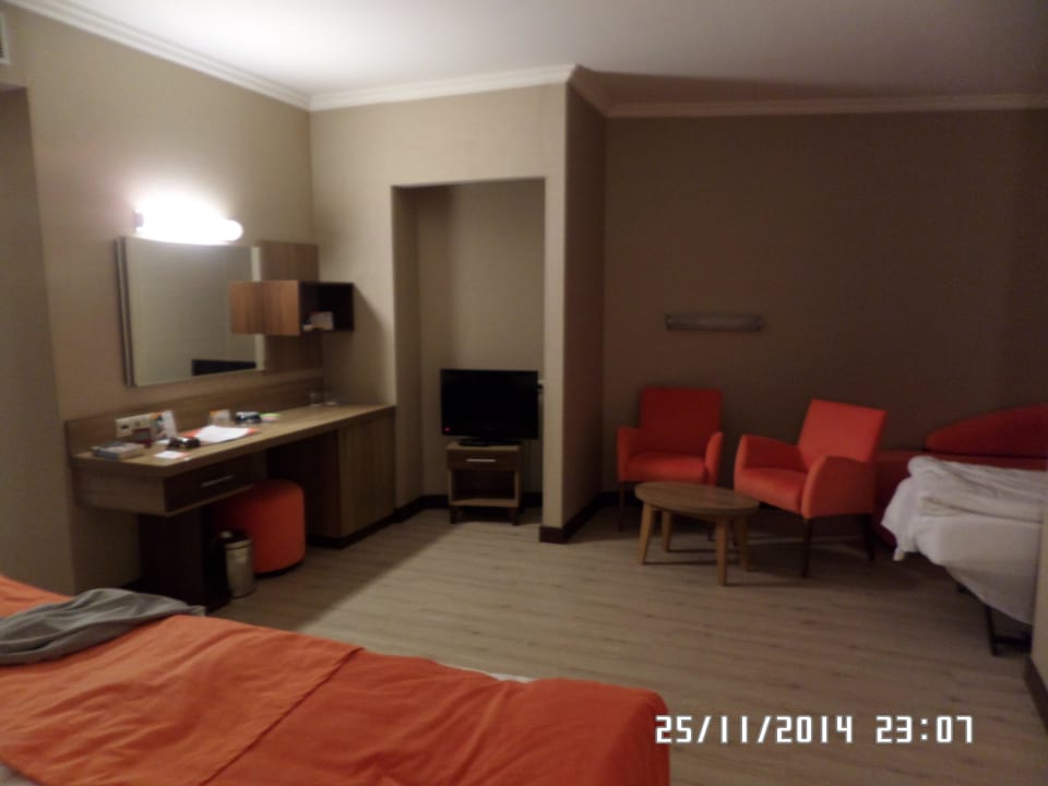 Zustellbett stand mit drin+Couch/Landblick Sueno Hotels Beach Side