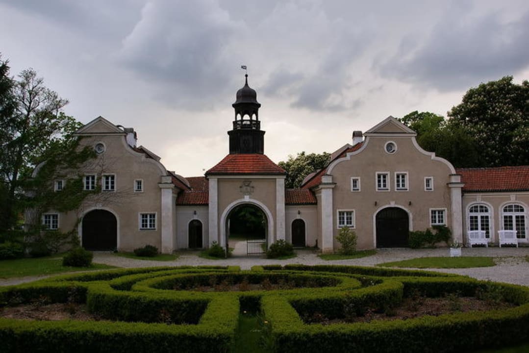 Widok z dziedzińca Pałac i Folwark Galiny