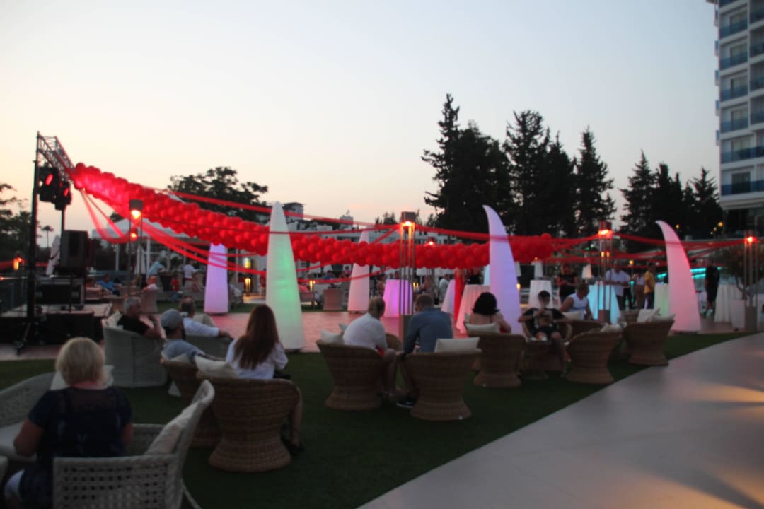 Deco für Poolparty Azura Deluxe Resort & Spa Hotel