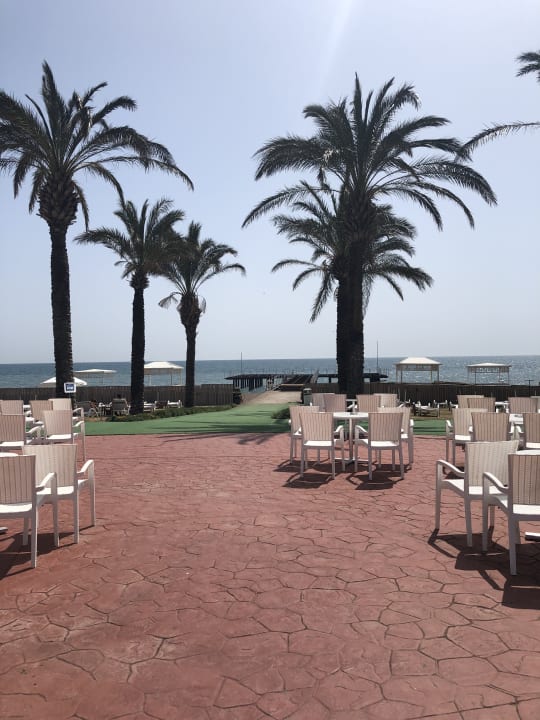 Strand Hotel Miracle Resort