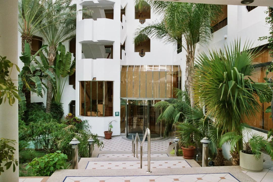 Hoteleingang Corallium Beach by Lopesan Hotels - Adults only
