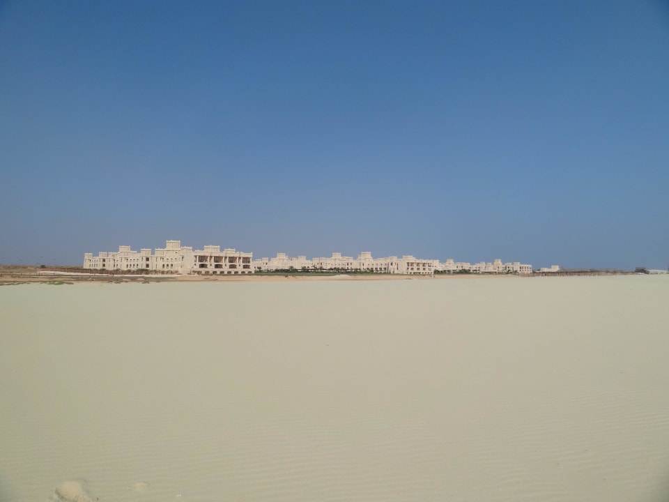 Ausblick vom Strand auf die Hotelanlage Hotel Riu Touareg
