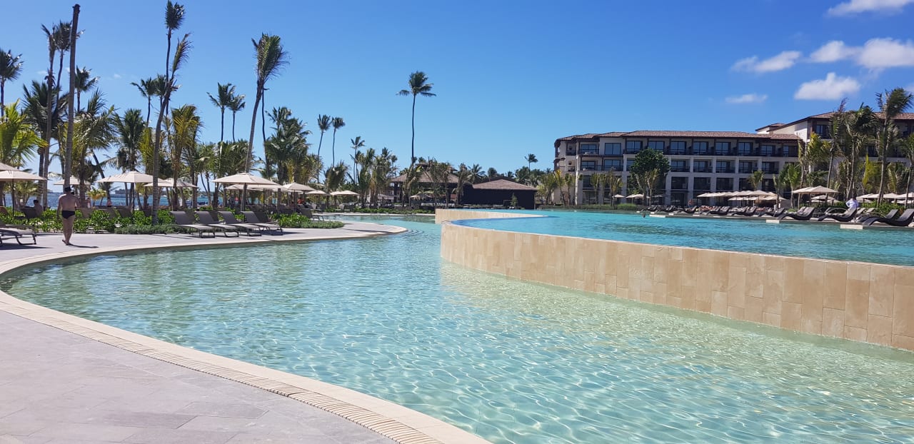 Pool Lopesan Costa Bávaro Resort, Spa & Casino