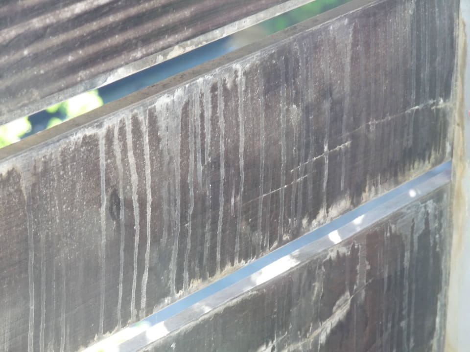 Unsaubere Balkonbrüstung Mühl Vital Resort