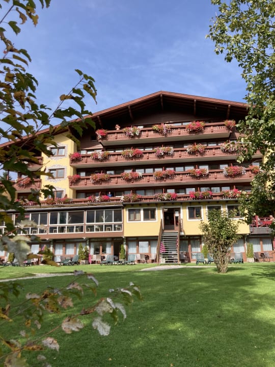 Außenansicht Hotel Bellevue am See