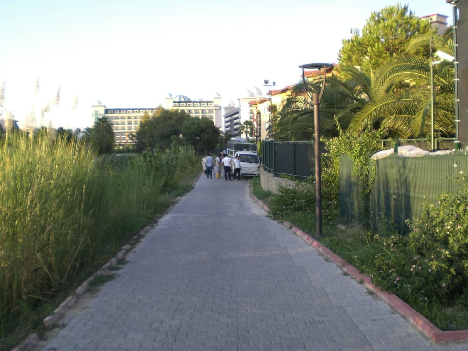 Weg zum Strand  Castival Hotel