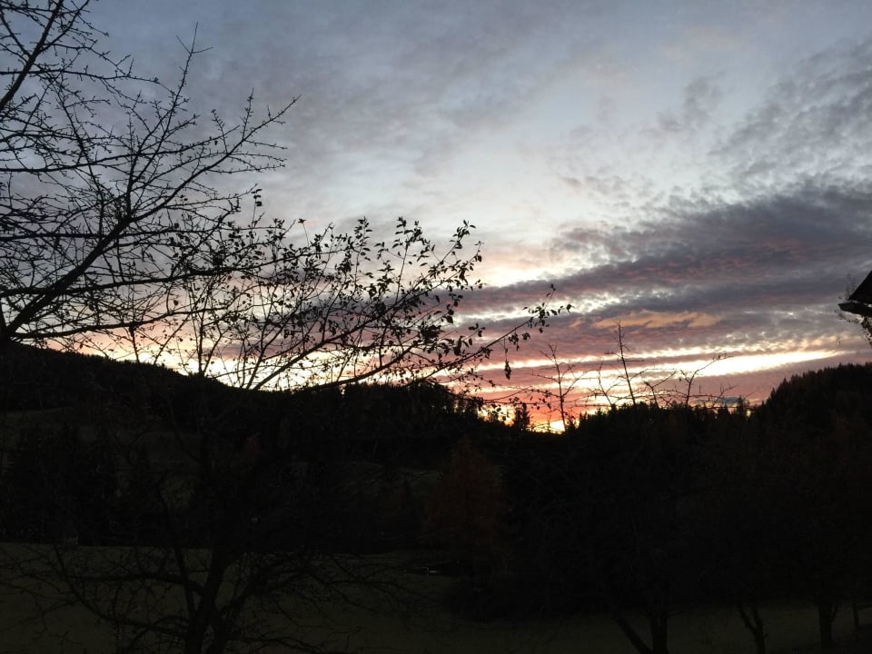 Abendstimmung vor dem Hotel Alpengasthof Moser