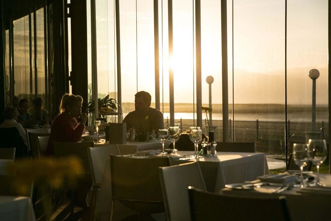 Restaurant and view Hotel The Midland