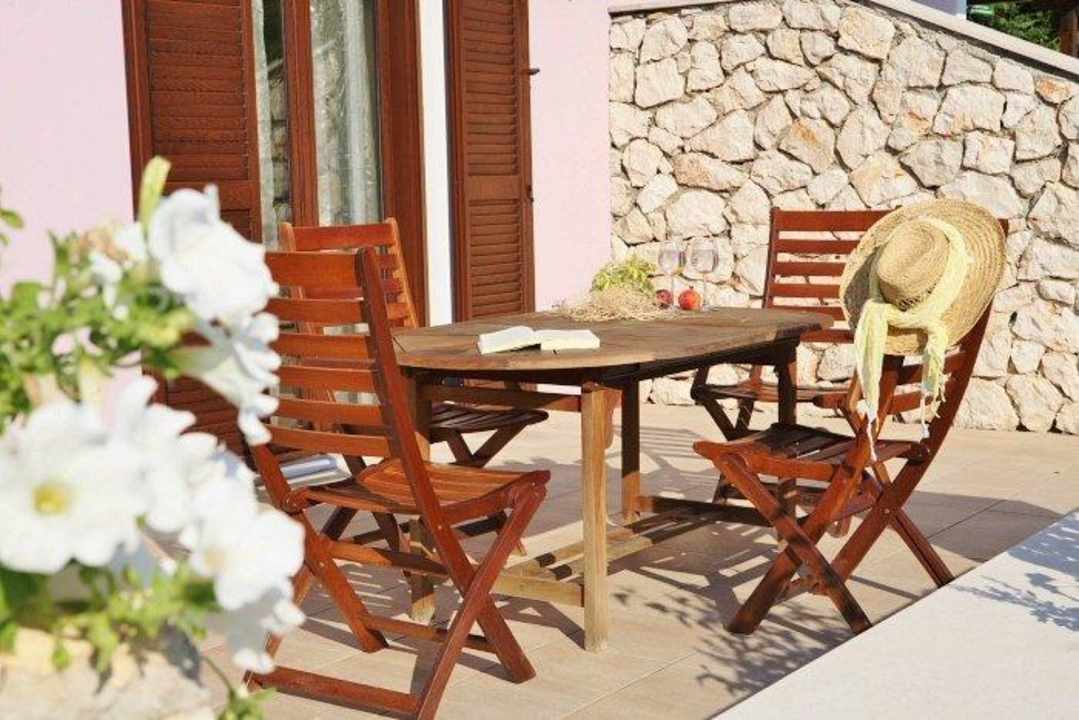 Villa exterior veranda area Il Viaggio Verde