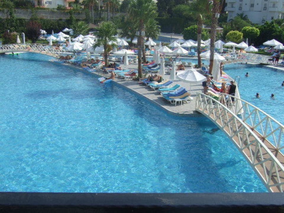 Großer Pool Side Mare Resort & Spa